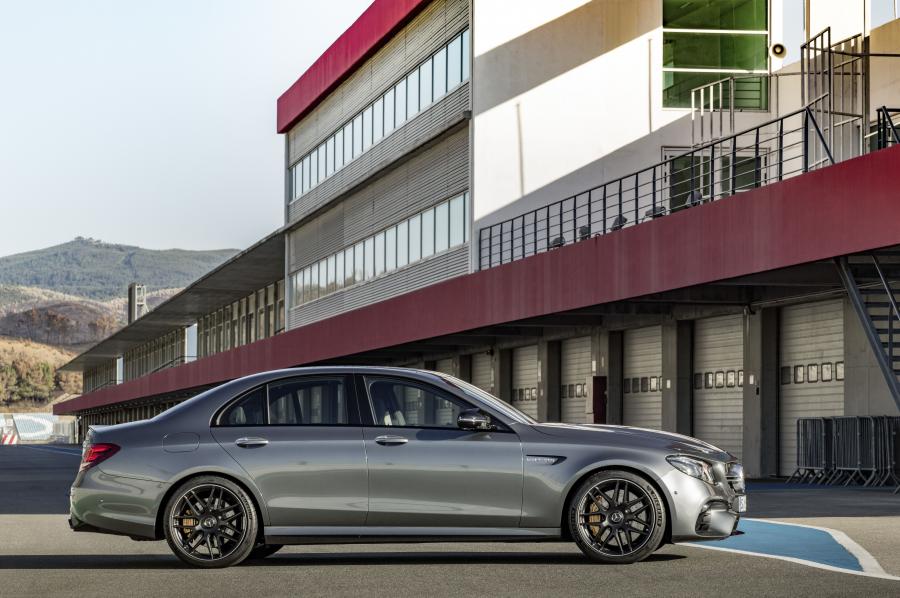  Mercedes-AMG E63 S 4Matic 2017 года  (WW) (фото 19 из 52)